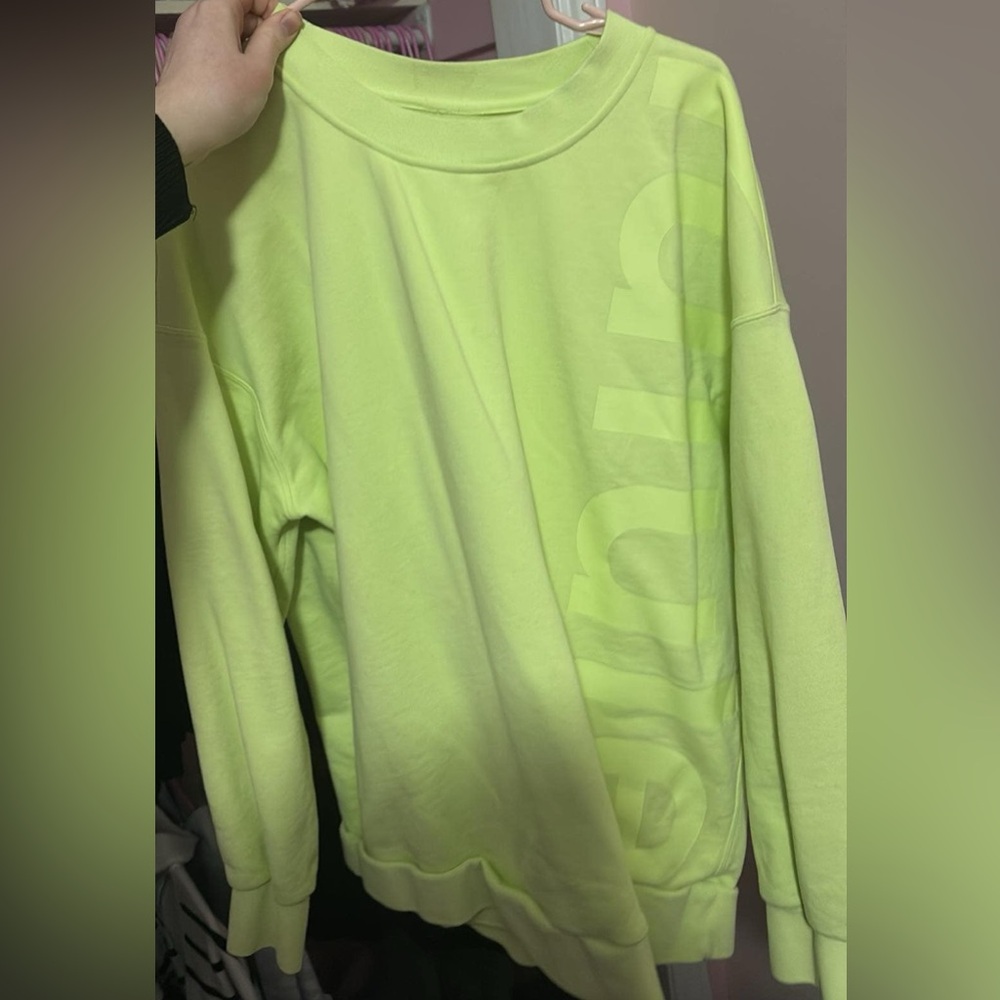 ⭐️Perfectly oversized crew logo lululemon sweatshirt yellow women’s large